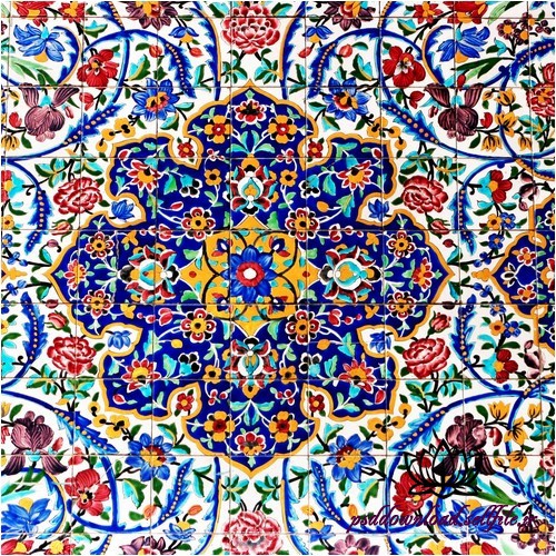 You are currently viewing کاشی لعاب دار هفت رنگ با نقش گلهای ختایی -کد 192