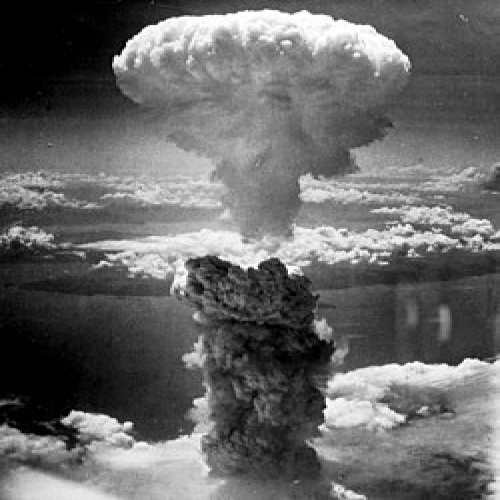 You are currently viewing پاورپوینت کامل و جامع با عنوان بررسی جنگ افزارهای (سلاح های) هسته ای در 33 اسلاید