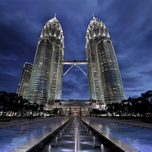 You are currently viewing پاورپوینت کامل و جامع با عنوان بررسی برج های دوقلوی پتروناس مالزی در 22 اسلاید