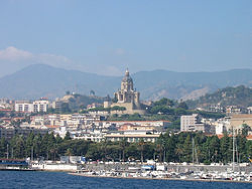 You are currently viewing پاورپوینت کامل و جامع با عنوان بررسی شهر مسینا (Messina) در 19 اسلاید