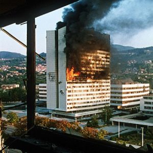 Read more about the article پاورپوینت کامل و جامع با عنوان بررسی جنگ بوسنی (Bosnian War) در 112 اسلاید