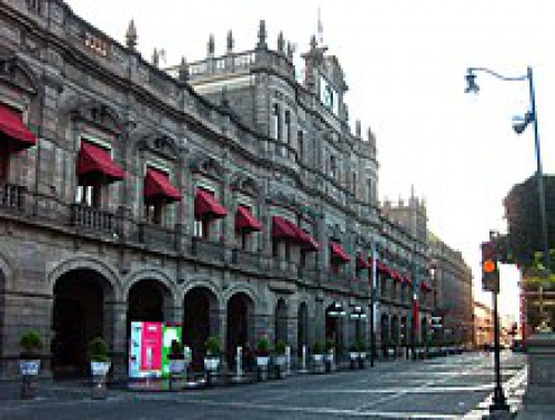 You are currently viewing پاورپوینت کامل و جامع با عنوان بررسی شهر پوئبلا در مکزیک در 20 اسلاید