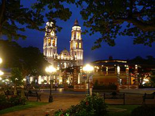 You are currently viewing پاورپوینت کامل و جامع با عنوان بررسی شهر کامپچه در مکزیک در 19 اسلاید