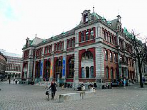 You are currently viewing پاورپوینت کامل و جامع با عنوان بررسی شهر برگن در نروژ در 16 اسلاید