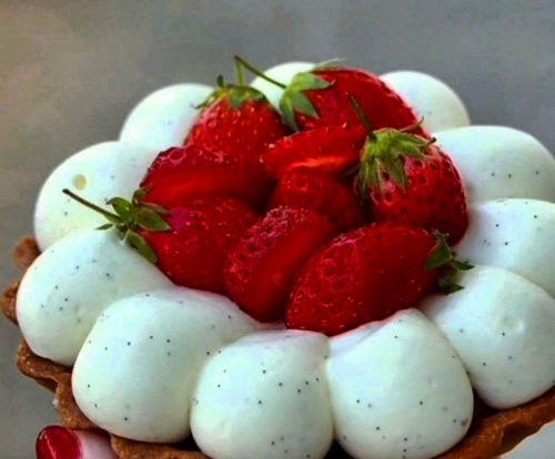 You are currently viewing طرز تهیه تارت ساده و فوق العاده خوشمزه